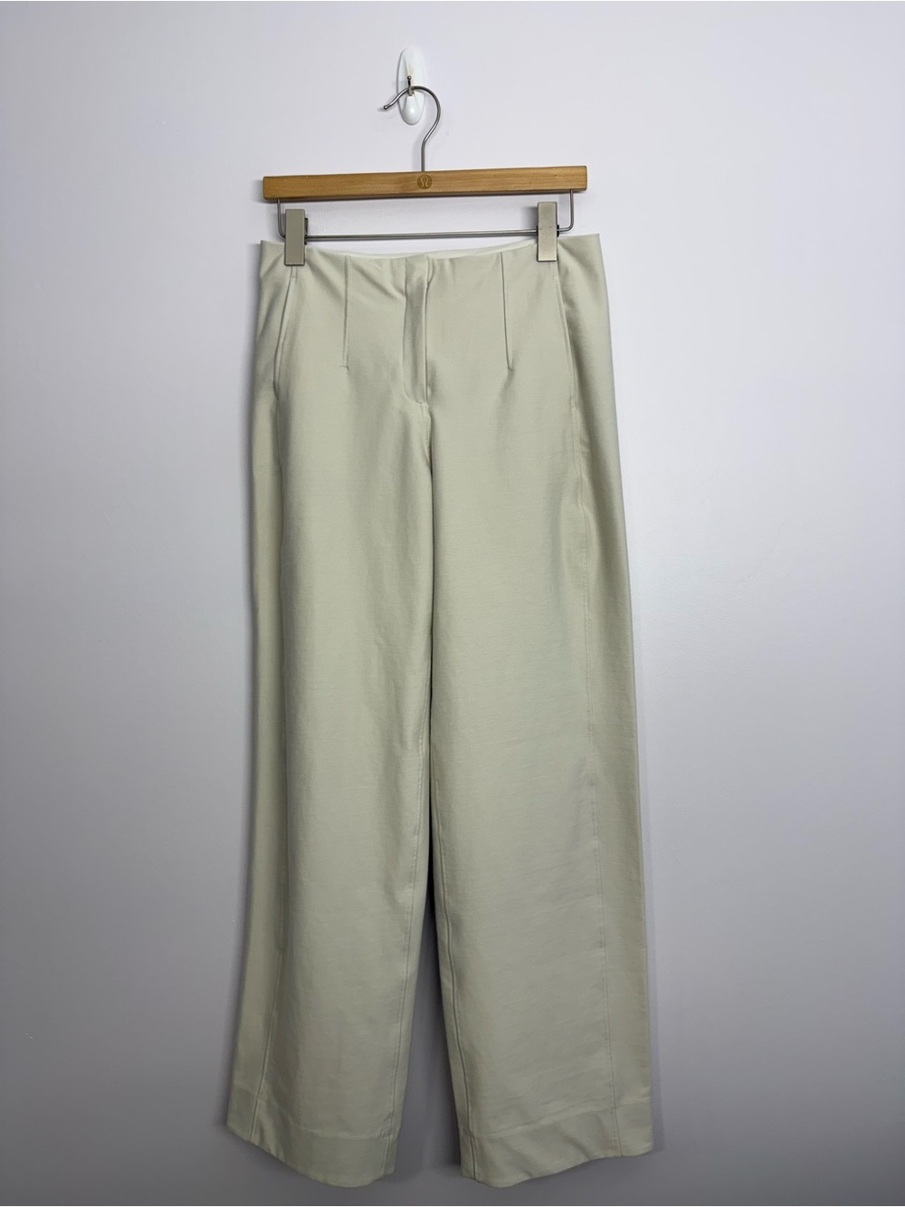 Lululemon Utilitech Relaxed-Fit Mid-Rise Trouser Bone Size 4 32” Inseam